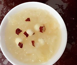 银耳莲子百合汤的做法