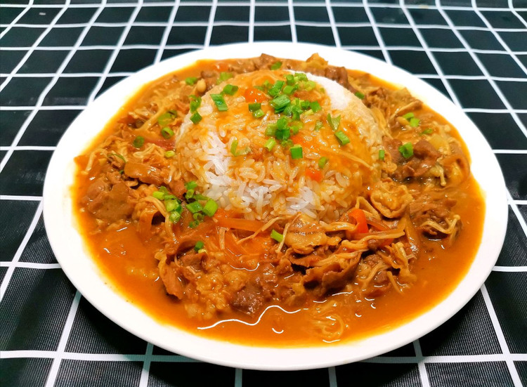 金针菇咖喱肥牛饭的做法