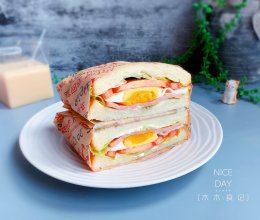 火腿鸡蛋三明治【十分钟快手早餐】#脑洞大开的丘比#的做法