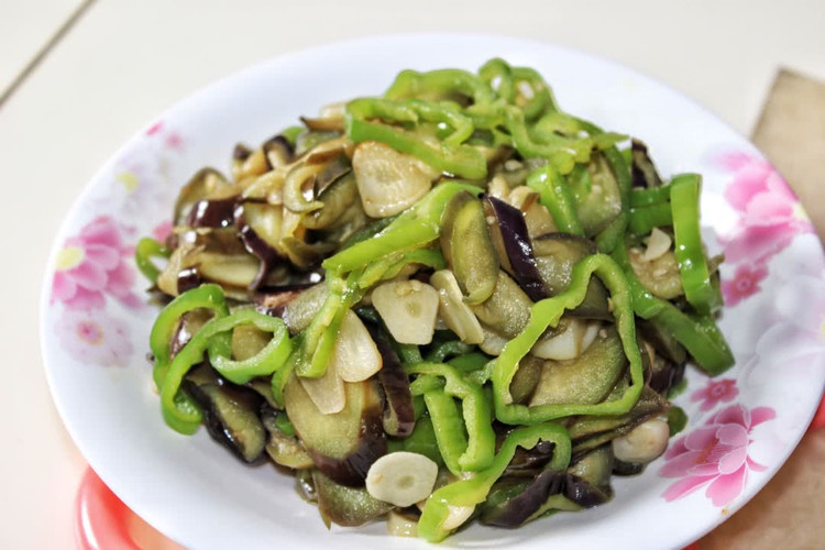 【素食主义】青椒炒茄子的做法