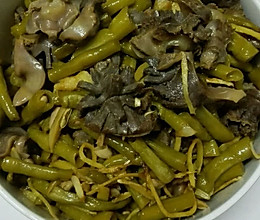 酸豆角炒鸡杂的做法