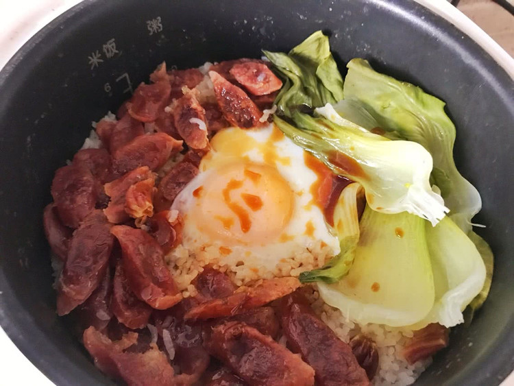 腊味煲仔饭（电饭锅版）的做法