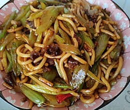 #巨下饭的家常菜#芹菜炒粉的做法