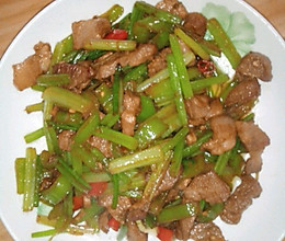 芹菜炒肉的做法
