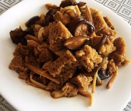 四季烤麸～咸甜鲜香，烤麸Q弹，汤汁浓郁，好吃得停不下筷子。的做法