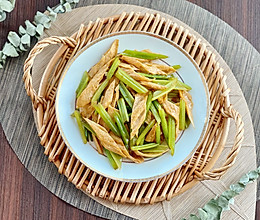 节后清清肠胃，芹菜炒腐竹安排上！的做法