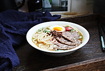 #换着花样吃早餐#牛肉拉面 10分钟搞定的做法