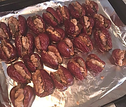 红枣葡萄干夹核桃的做法