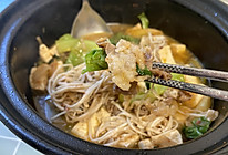 泡菜金针菇肥牛锅的做法