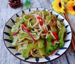 #流感季饮食攻略#苦瓜拌面的做法