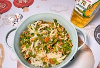 #向往的生活 就是外婆乡#蒜薹肉酱面的做法