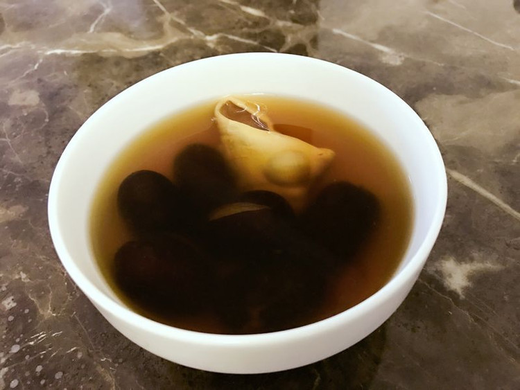 红枣枸杞鱼胶汤的做法