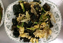 葱爆木耳鸡蛋的做法