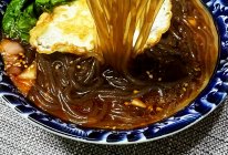家庭版开胃酸辣粉，两块钱实现酸辣粉自由的做法