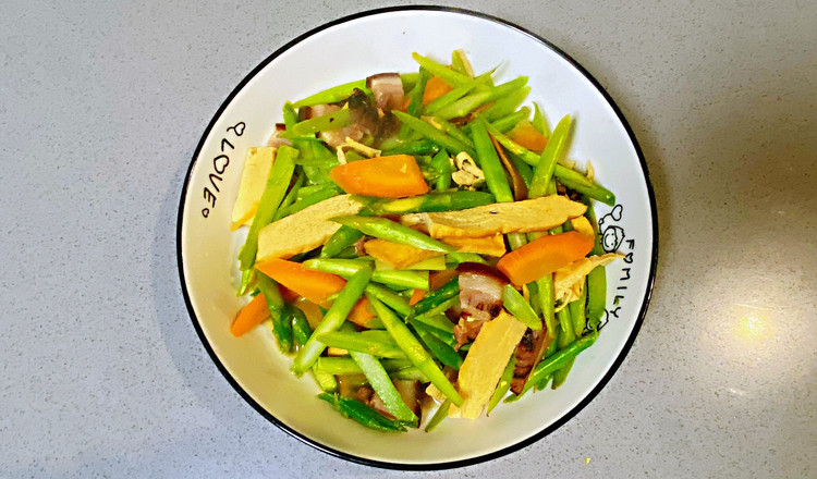 【孕妇食谱】芦笋炒香干，清爽可口，妊娠糖尿病人群的福音菜的做法