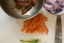 扒肉炒米粉的做法