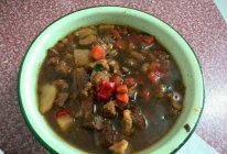 五花肉炖土豆的做法