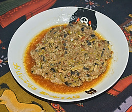 #西班牙橄榄西餐创意菜#黑橄榄蒸牛肉饼的做法