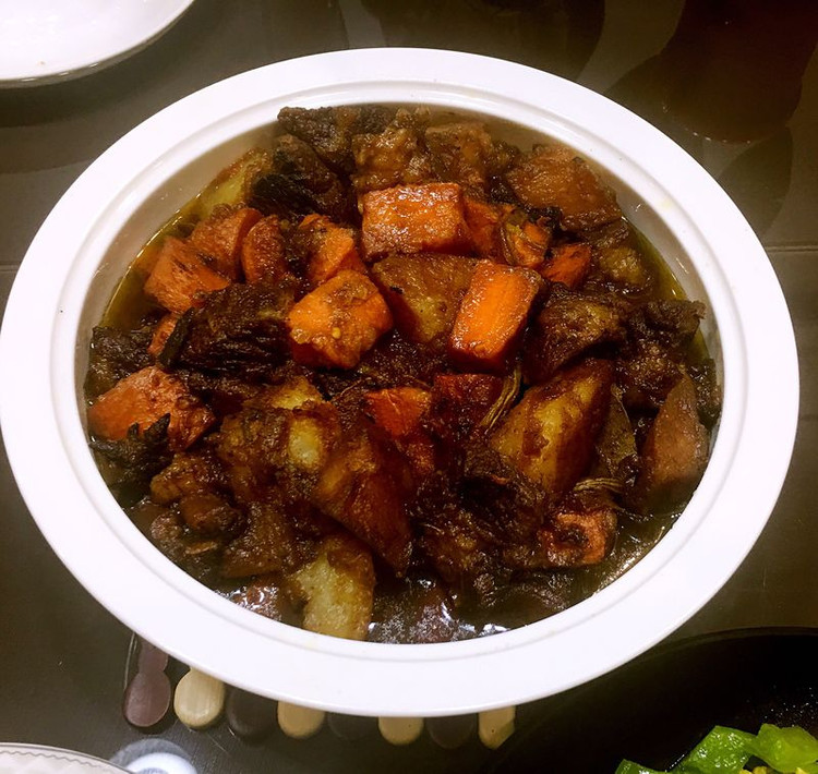 红烧牛肉土豆胡萝卜的做法