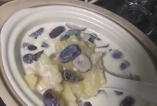 花胶炖奶的做法