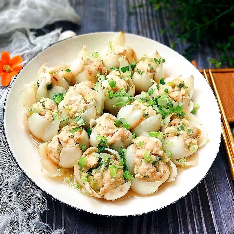 冬季润肺止咳食谱：百合肉圆的做法