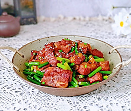 蒜薹烧排骨#肉食者联盟#的做法