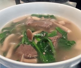 鹿茸菇牛肉青菜汤的做法