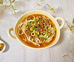 #西班牙橄榄中式创意菜#青橄榄臊子面的做法