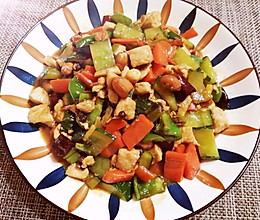 好吃又下饭的经典家常菜——宫保鸡丁！一个字，香！的做法