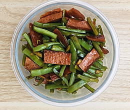 扁豆角炒香肠的做法