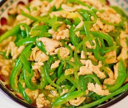 米酒低脂鸡胸肉炒青椒的做法