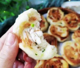 #带着美食出去浪#广式香肠葱油饼的做法