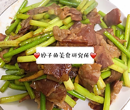 培根炒蒜苔的做法