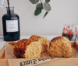 童年的蛋糕房：香葱肉松面包卷的做法