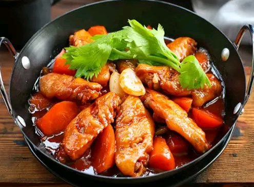三汁鸡翅焖锅的做法