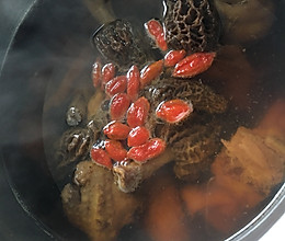 羊肚菌炖老鸭的做法