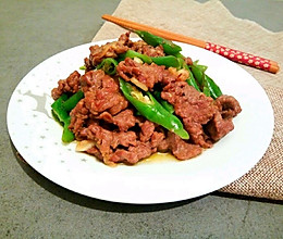 滑嫩青椒牛肉片的做法