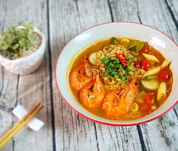 泰美味：海鲜冬阴功泡面的做法