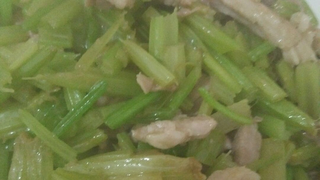 西芹炒肉的做法