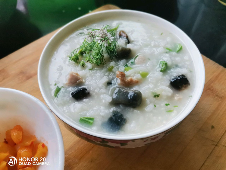 美味皮蛋瘦肉粥（电饭煲版）的做法