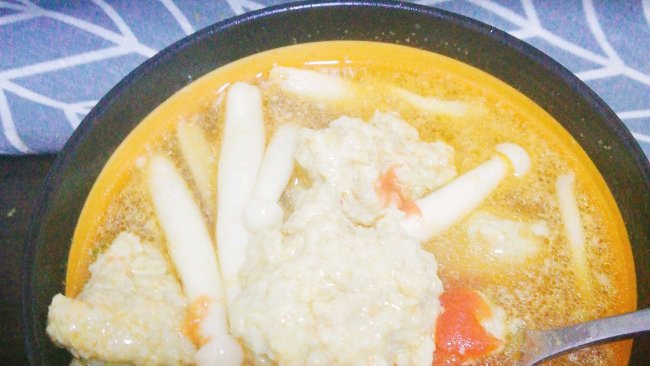 海鲜菇肉丸汤的做法