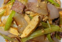 豆干辣炒熏肉的做法