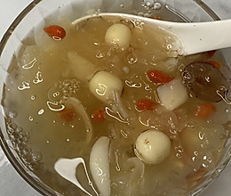 秋天, 来一碗软糯清甜的银耳羹的做法