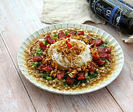 #福气年夜菜# 上桌待客颜值高——蒜蓉金针菇蒸腊肠的做法