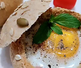 面包抱蛋的做法