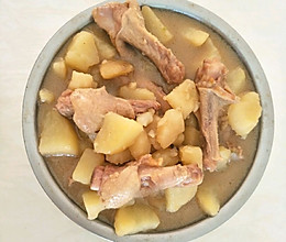 鸭翅根炖土豆的做法