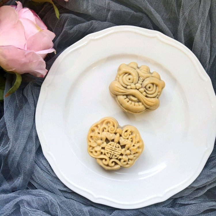 咸蛋黄肉松月饼～的做法