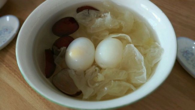 银耳红枣鸽子蛋羹的做法