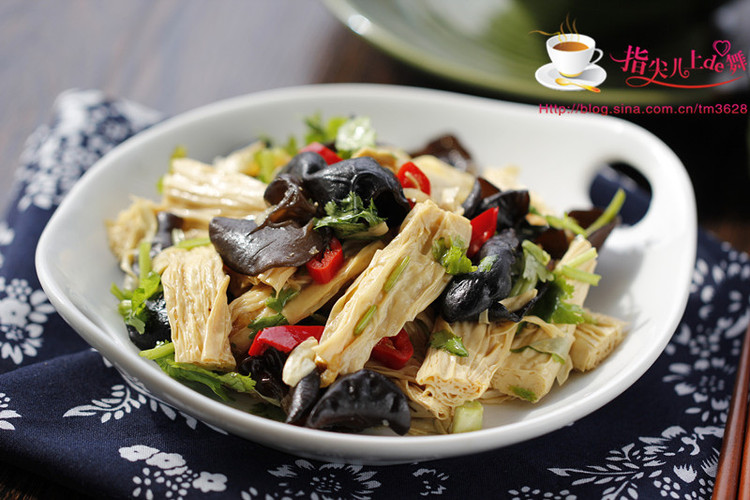 凉拌腐竹木耳的做法