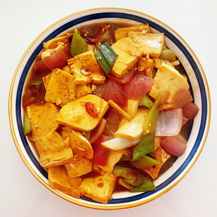 洋葱大葱烧豆腐的做法